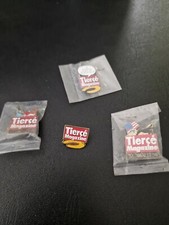 Lot de 4 pins tiercé magazine neufs .