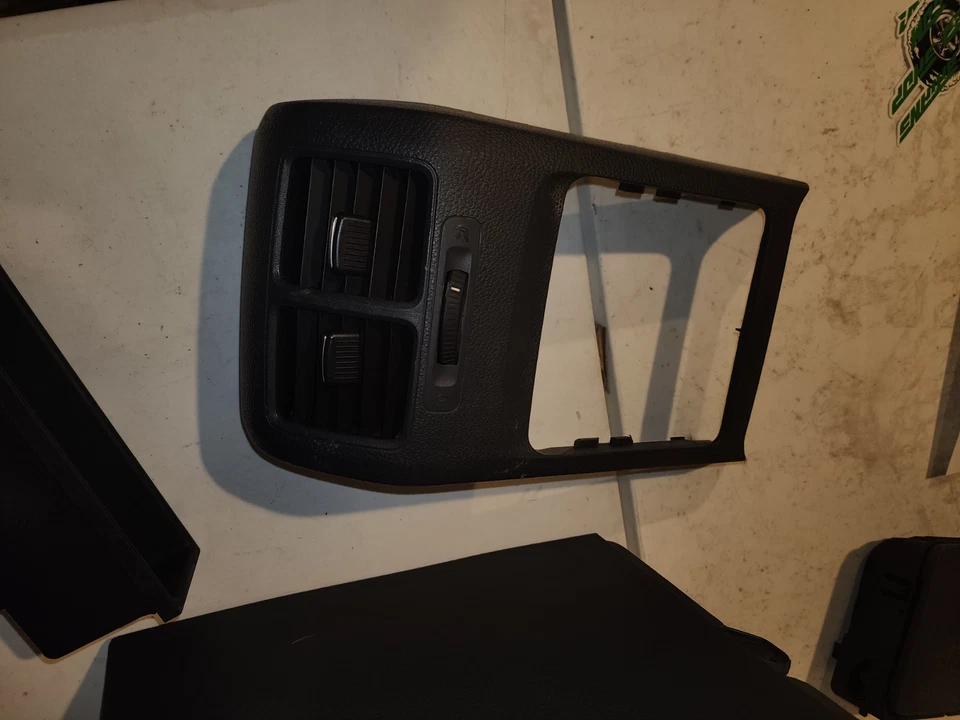 Центральная средняя консоль 2006-2009 Volkswagen Golf GTI MK5 VW 06-09 - Изображение 4 из 4