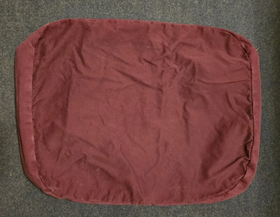 Funda Cama West Paw Design Perro Borgoña L-20" W-16" D-9" Foto 3 de 4