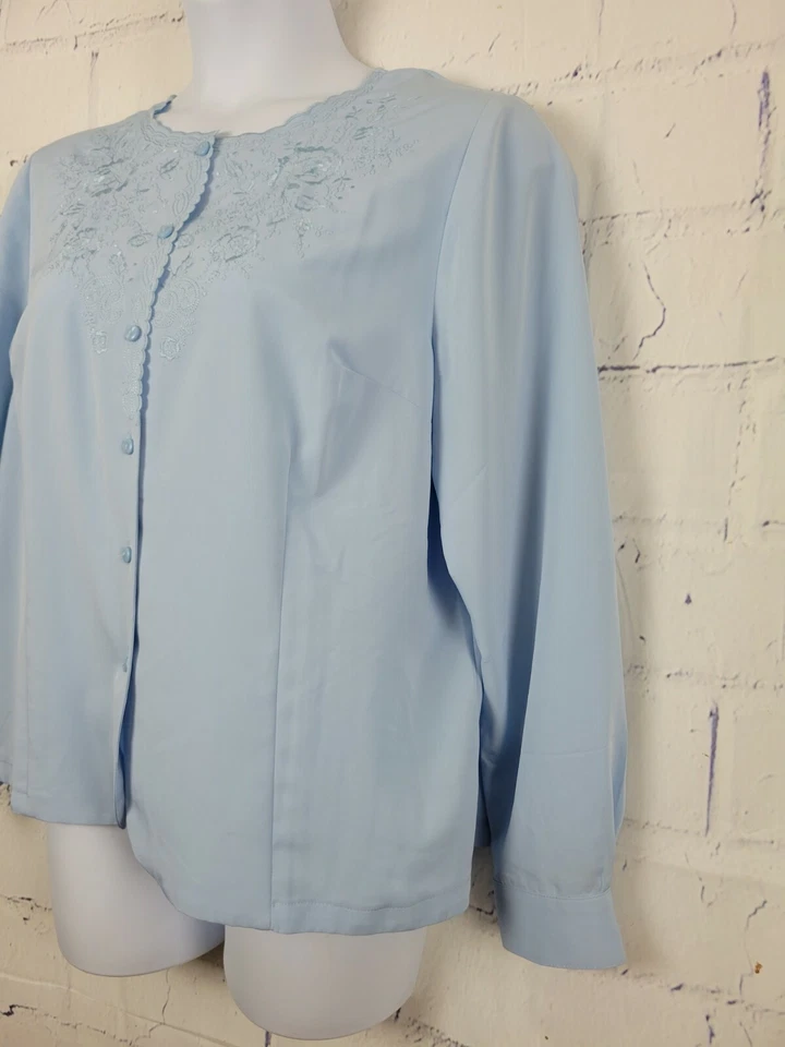 复古 Liz Baker 浅蓝色正装衬衫 18 码刺绣扇贝领 L/Slv — 第 4/4 张图片