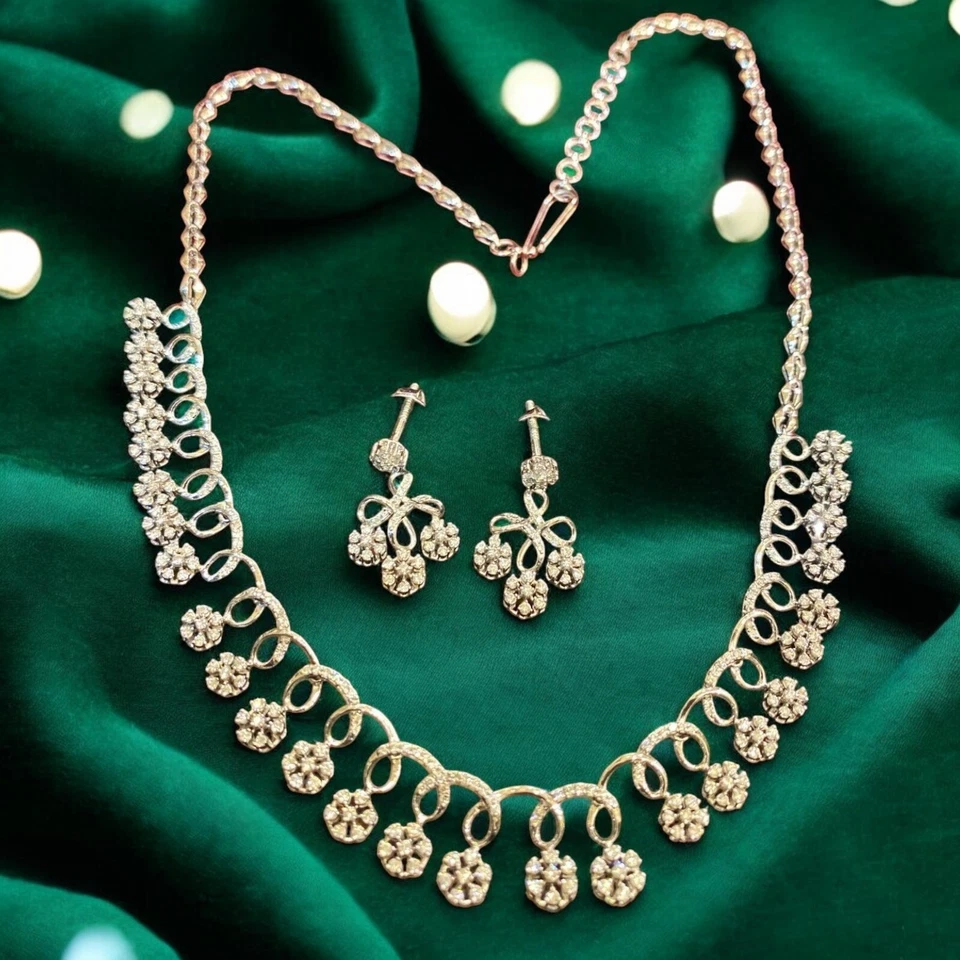 Elegante conjunto de aretes collar diamantes corte brillante redondo de 2,25 quilates oro 14K Foto 3 de 4