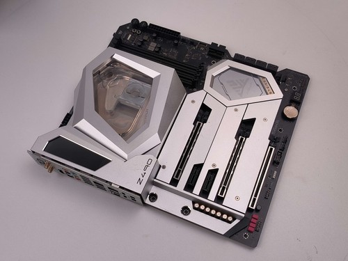 ASRock Z490 AQUA Mainboard UNTESTED / DAMAGED - Photo 2/8