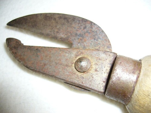 VINTAGE CAN OPENER, JOHN WATTS, SHEFFIELD, ENGLAND. UNRESTORED. - Picture 2 of 8