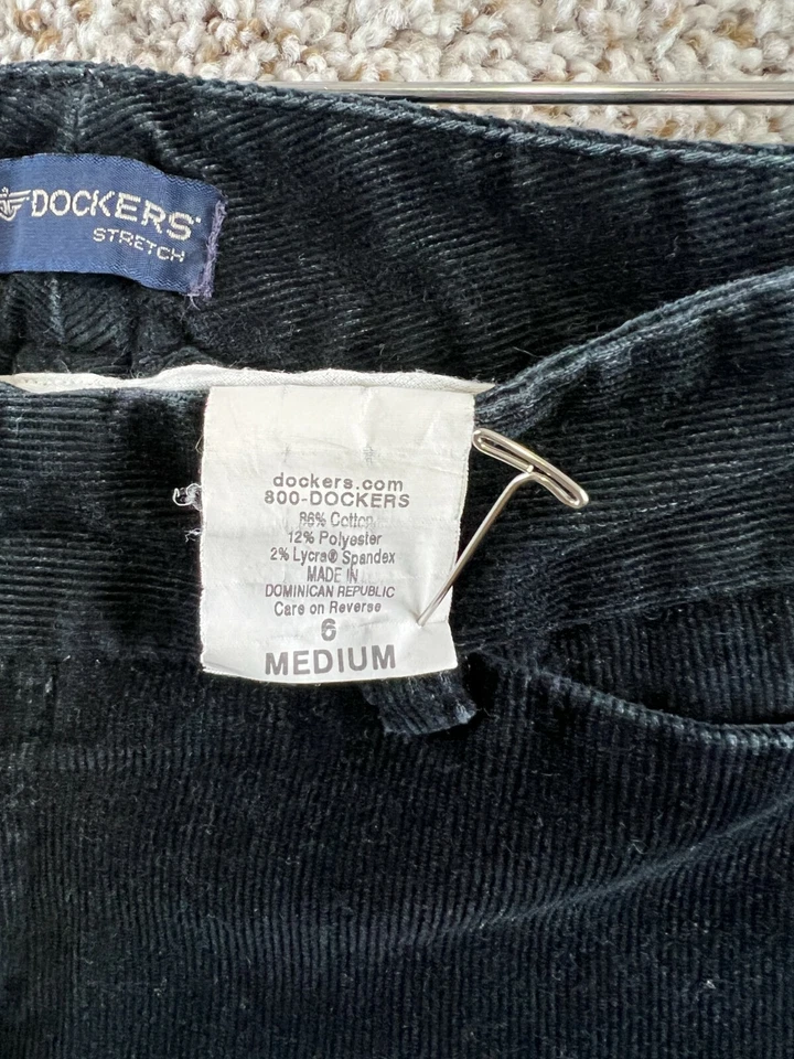 Pantalones de pana Dockers con cordón elástico para mujer talla 6 negros de pierna recta Foto 3 de 4