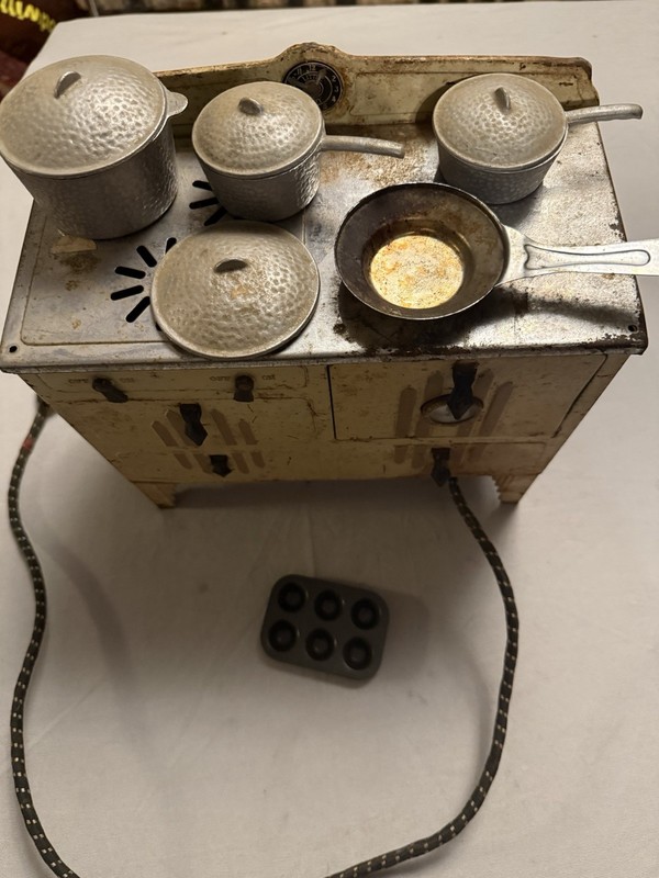 Antique Little Lady Children’s Toy Electric Cook Stove With Toy  Aluminum Pots