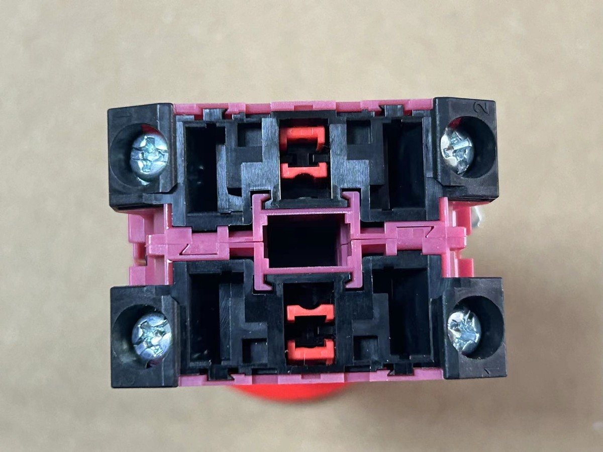 1PZ NUOVO 1 Interruttore arresto emergenza HW-CB01