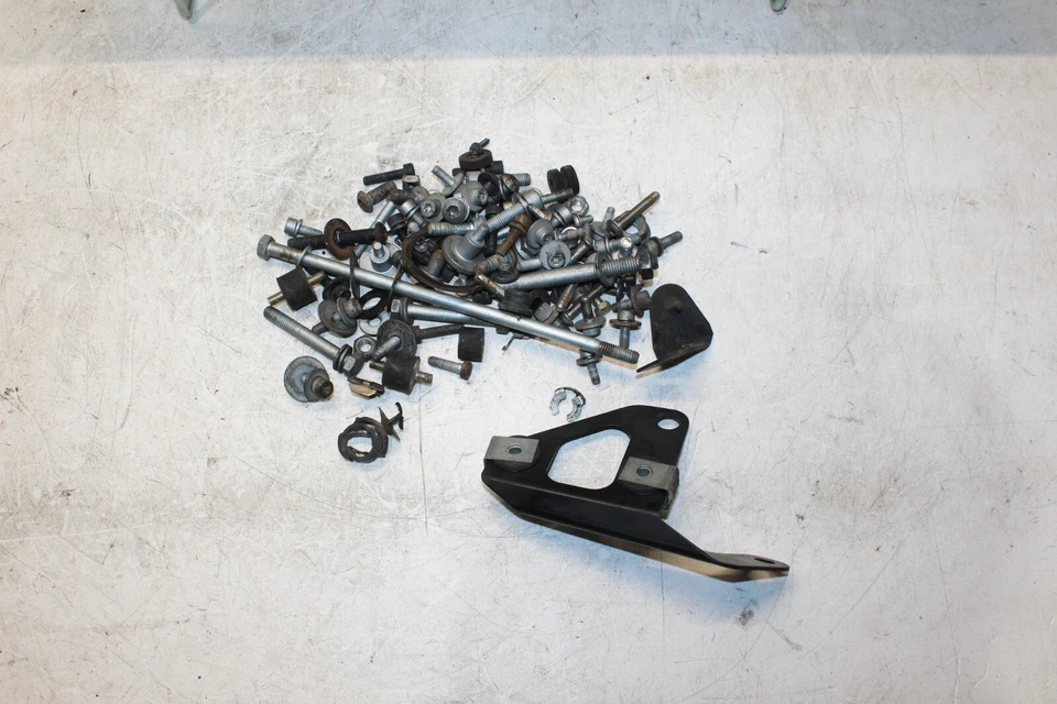 BMW F650GS 2000-2007 VARIOS SOPORTES Y PERNOS Foto 2 de 4