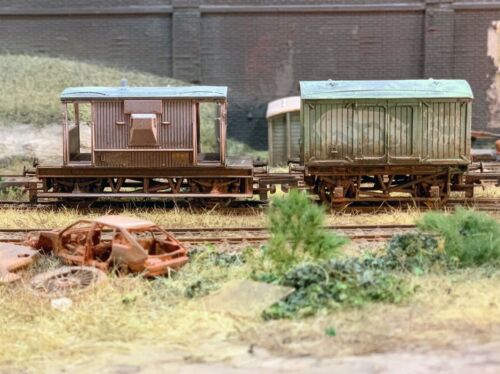OO gauge wagons, abandoned wagons. Ref M5 - Picture 2 of 4