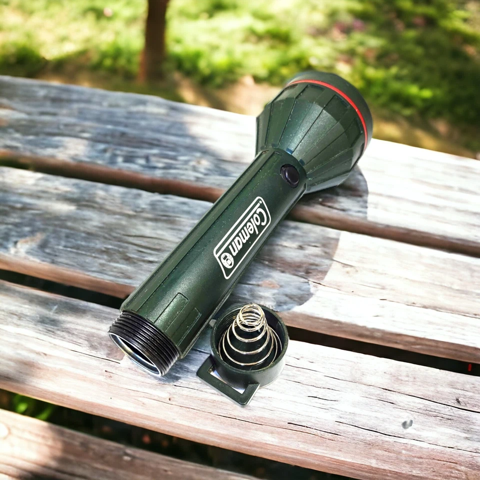 Linterna vintage años 70 Coleman 10,5" verde 2 celdas D impermeable incandescente Foto 4 de 4