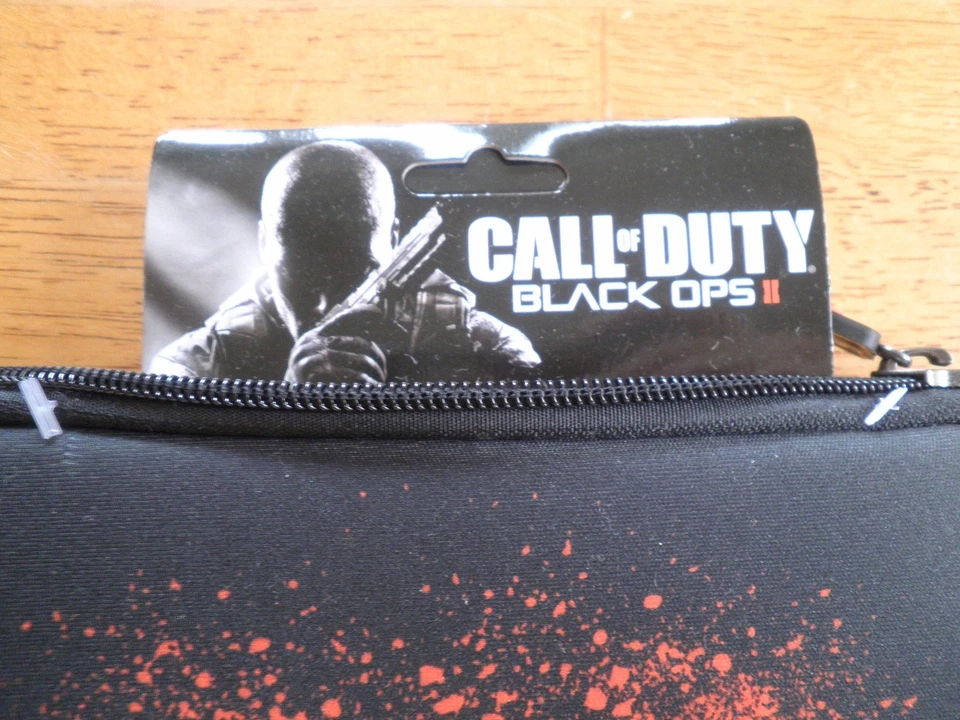 Call of Duty II Black Ops zip up padded case 8c10" NWT ipad - Image 2 of 4