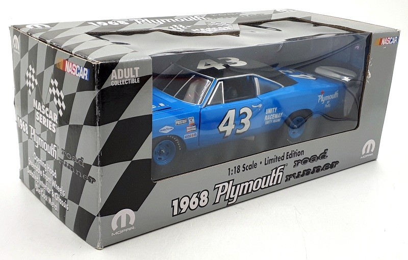 Ertl 1/18 Scale Diecast 29639P - 1968 Plymouth Road Runner #43