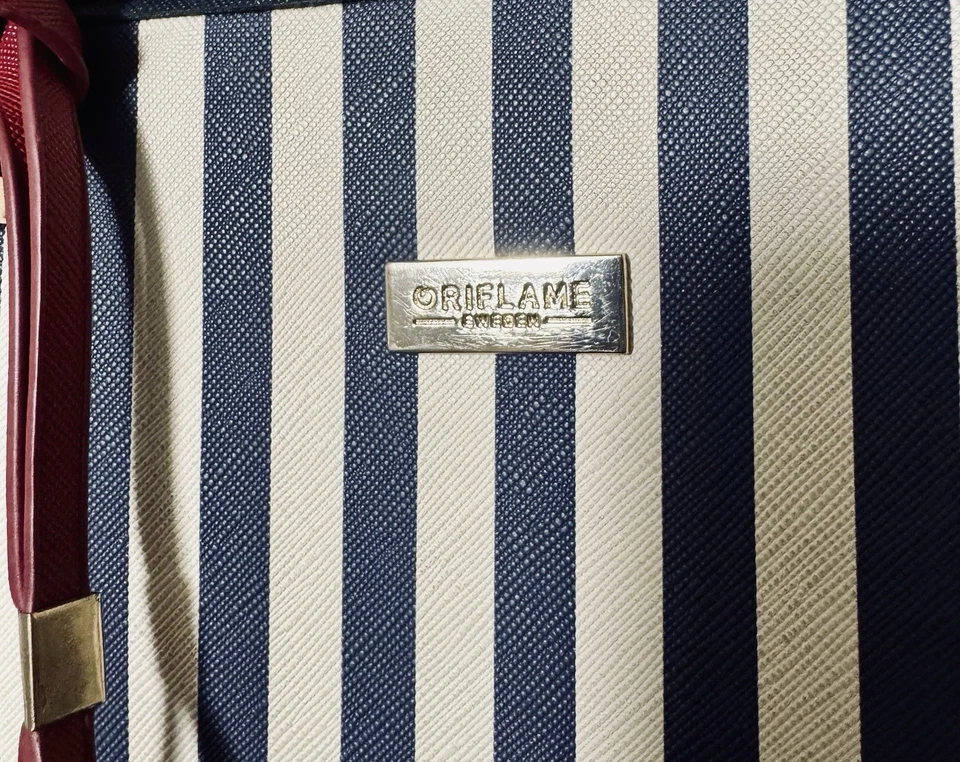 Bolso de Mano Oriflame Suecia Azul y Blanco Rayas Cuero Suave, Bolso de Hombro, Carryall Foto 3 de 4