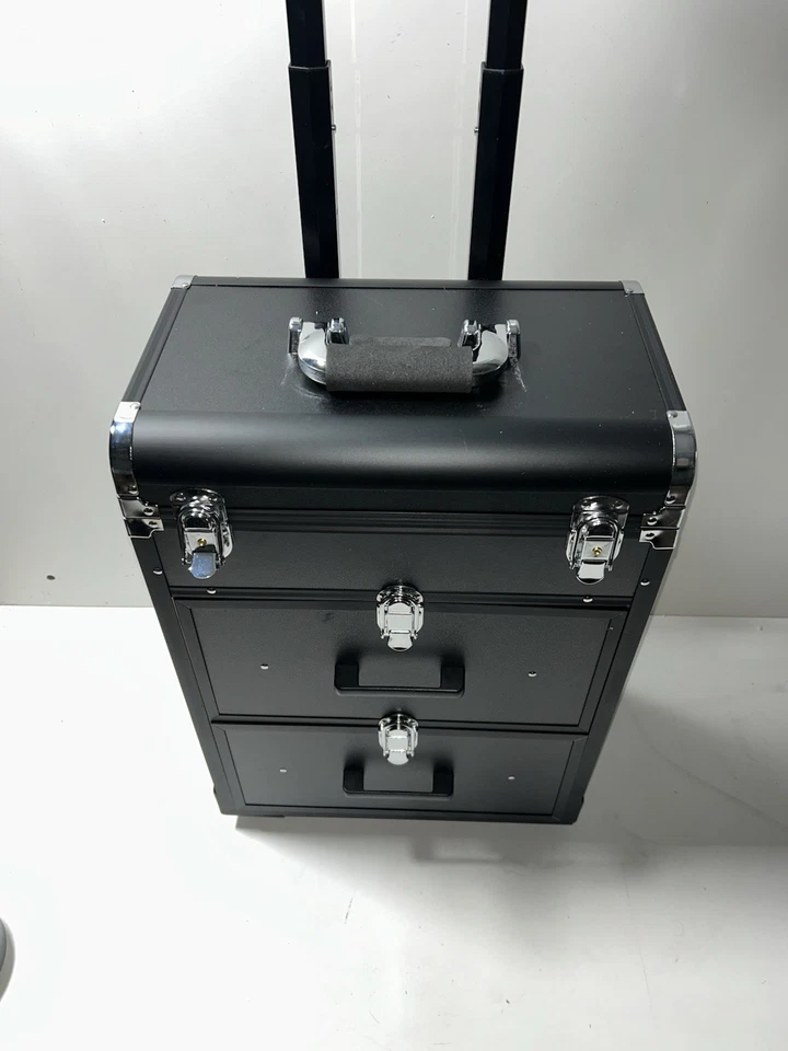 Make-up-Artist-Koffer auf Rädern.