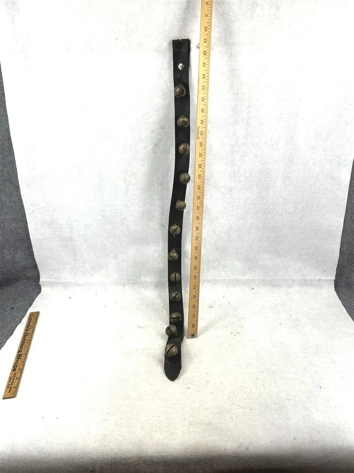 campanas de trineo antiguas 40 pulgadas. cuerda 12 campanas 1,25 pulg. a través de 1800 original Foto 2 de 4