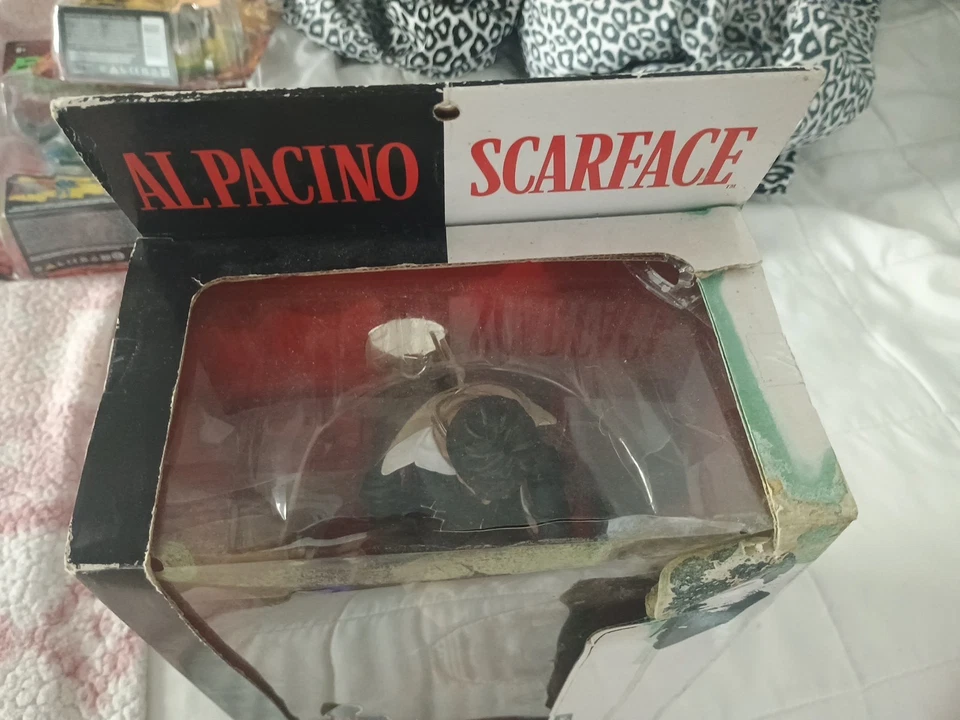 Figura de acción Mezco Toys Scarface the Player 10" Al Pacino 2004 Foto 2 de 4