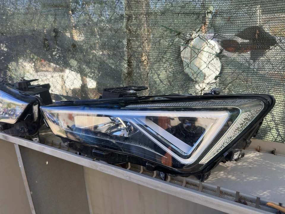 SEAT LEON IV 4 Originale Fari Destro Sinistro Full Led 5FB941008F 5FB941007F - Immagine 2 di 4