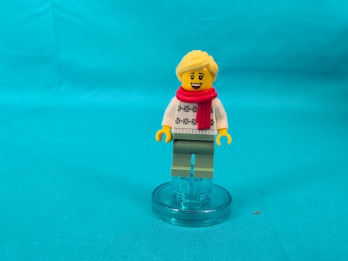 LEGO Minifigure - Woman, White Sweater Red Scarf Ice Blond Hai- No hol216- QTY 1 - Picture 2 of 5