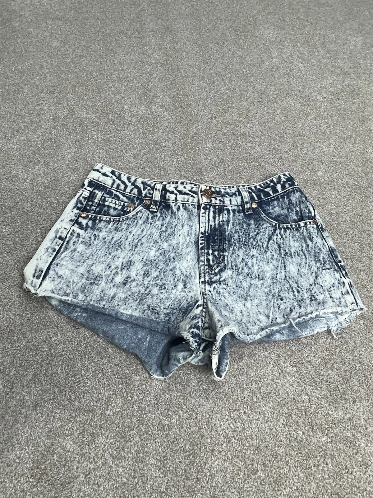 McBling Y2K Baddie hot pants Refuge Acid Wash Cutoff Denim Shorts 6 Micro Mini
Opens in a new window