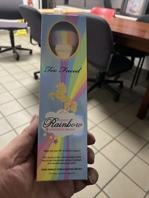 Too Faced Magic Rainbow Strobing Brush