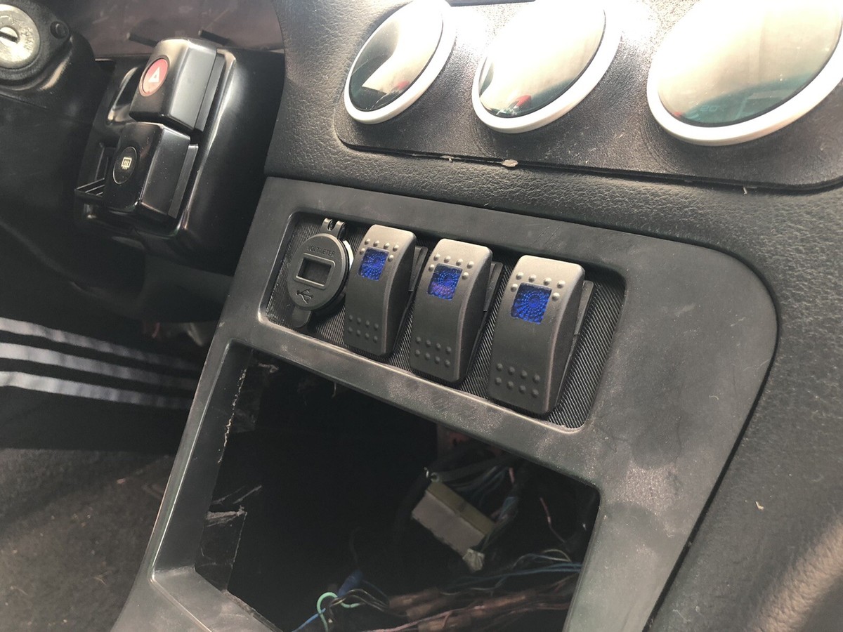 スイッチ 89-94 240sx Switch Panel - AC Bezel Mount RED Switches - S13 USB