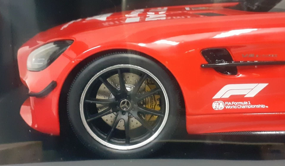 MODELLO AUTO DIECAST 1:18 MINICHAMPS MERCEDES AMG GTR SAFETY CAR F1 MUGELLO 2020 - Immagine 4 di 4