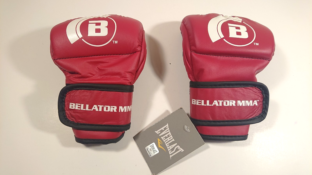 Rare Official Bellator Everlast MMA Red Gloves - Size M - UFC