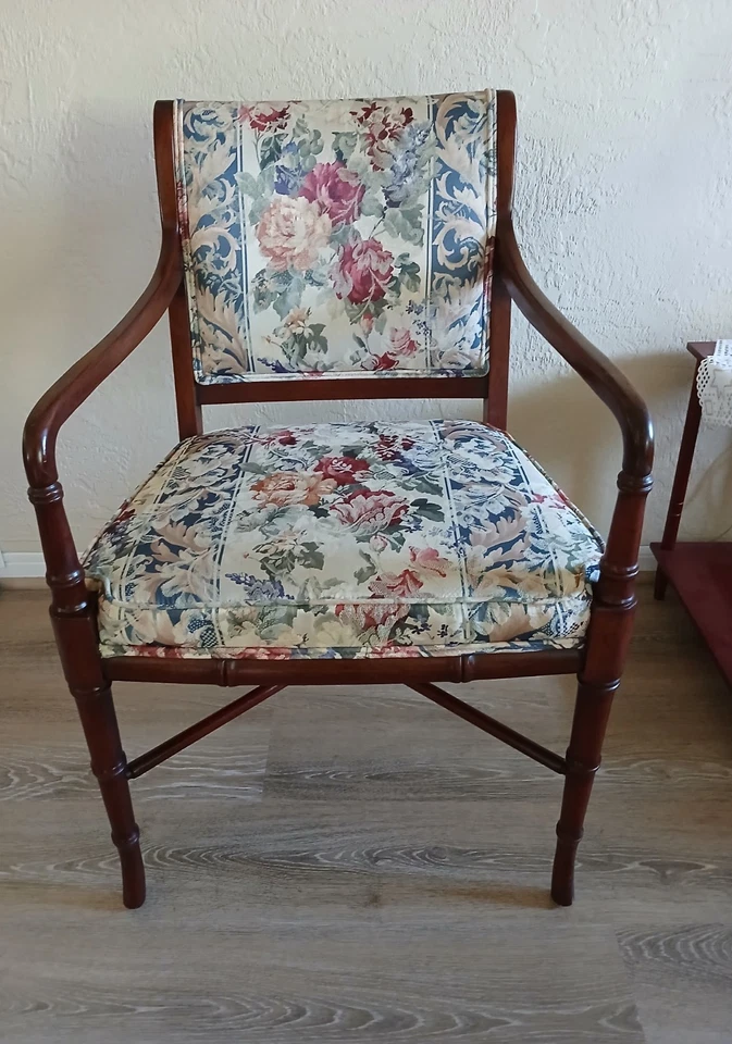 Juego de 2 Sillones de Nogal Imitación Bambú Acabado Floral Caoba De Colección Foto 2 de 4