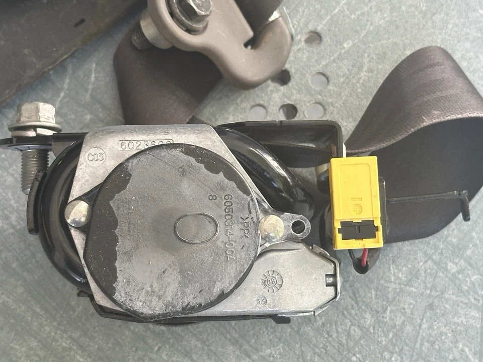 Cinturón de seguridad delantero derecho Honda Odyssey 2011 2012 2013 2014 2015 2016 2017 OEM Foto 4 de 4