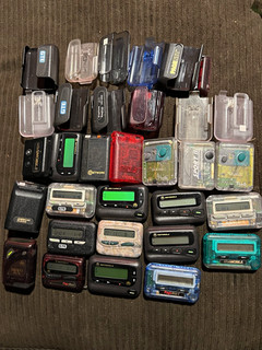 21 BEEPERS PAGERS Lot w/ Cases (Motorola GTE PageMart) some brand new working