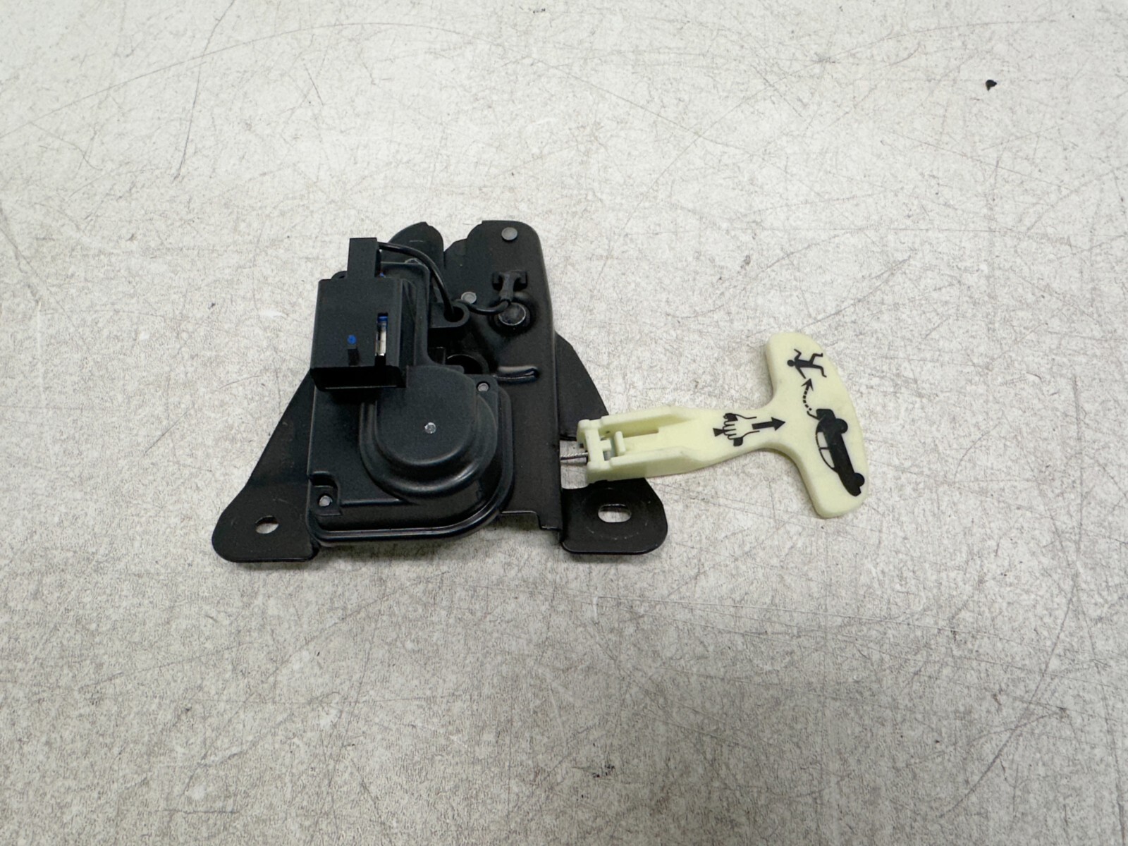 H50197 2014-2021 Maserati Quattroporte Trunk Lock Latch Actuator 23K Miles OEM