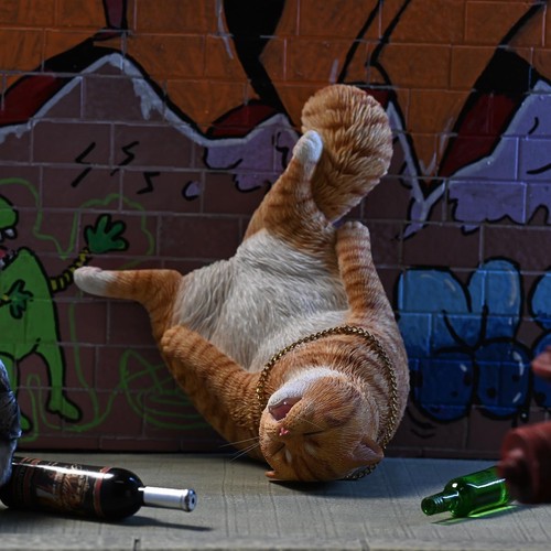 Cat Statues And Figurines,Resin Cats,Includes Chain And Bottle,Whimsical - Picture 10 of 17