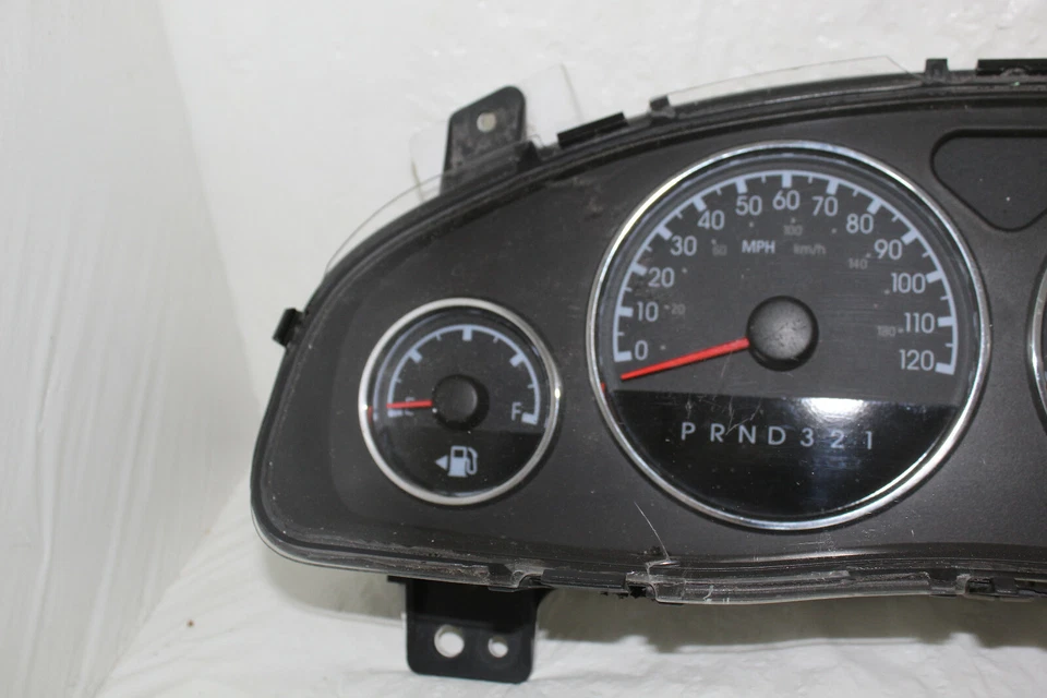 Cuadro de instrumentos velocímetro medidor de panel 05 06 07 Uplander 161.212 millas Foto 3 de 4