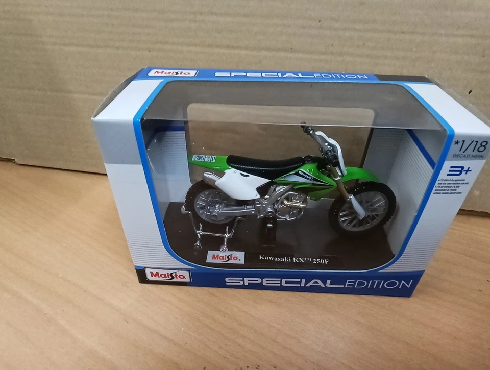 KAWASAKI KXF HONDA CRF COMBO 1:18 Die-Cast Motocross MX Toy Model Bikes - Image 2 of 3