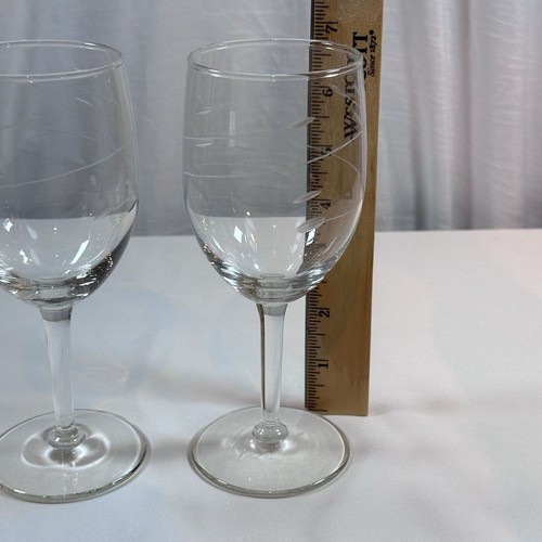 Wine Glass Set of 2 Etched Stemmed Spiral Pattern Goblets New Years Holiday - Picture 4 of 7