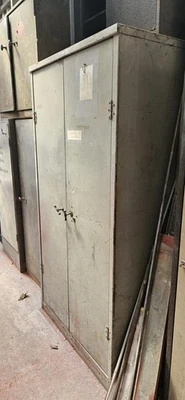 Metal Storage Cabinet with Shelves Workshop - Image 1 of 4