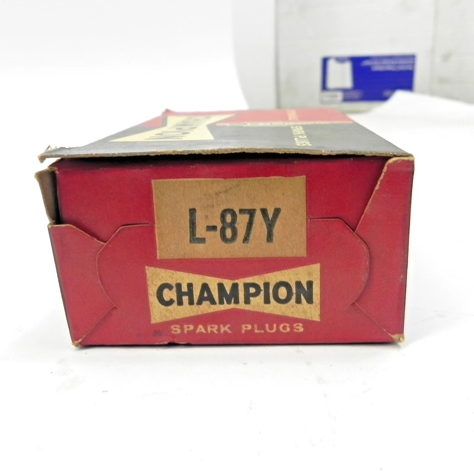 CHAMPION BOX OF 10 SPARK PLUGS NEW OLD STOCK VINTAGE #L-87Y - Image 3 of 4