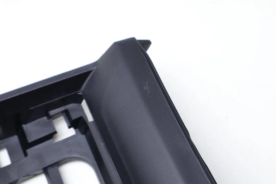 BMW M235I XDRIVE GRAN CUPÉ 2.0L - Consola central delantera bisel soporte taza Foto 4 de 4