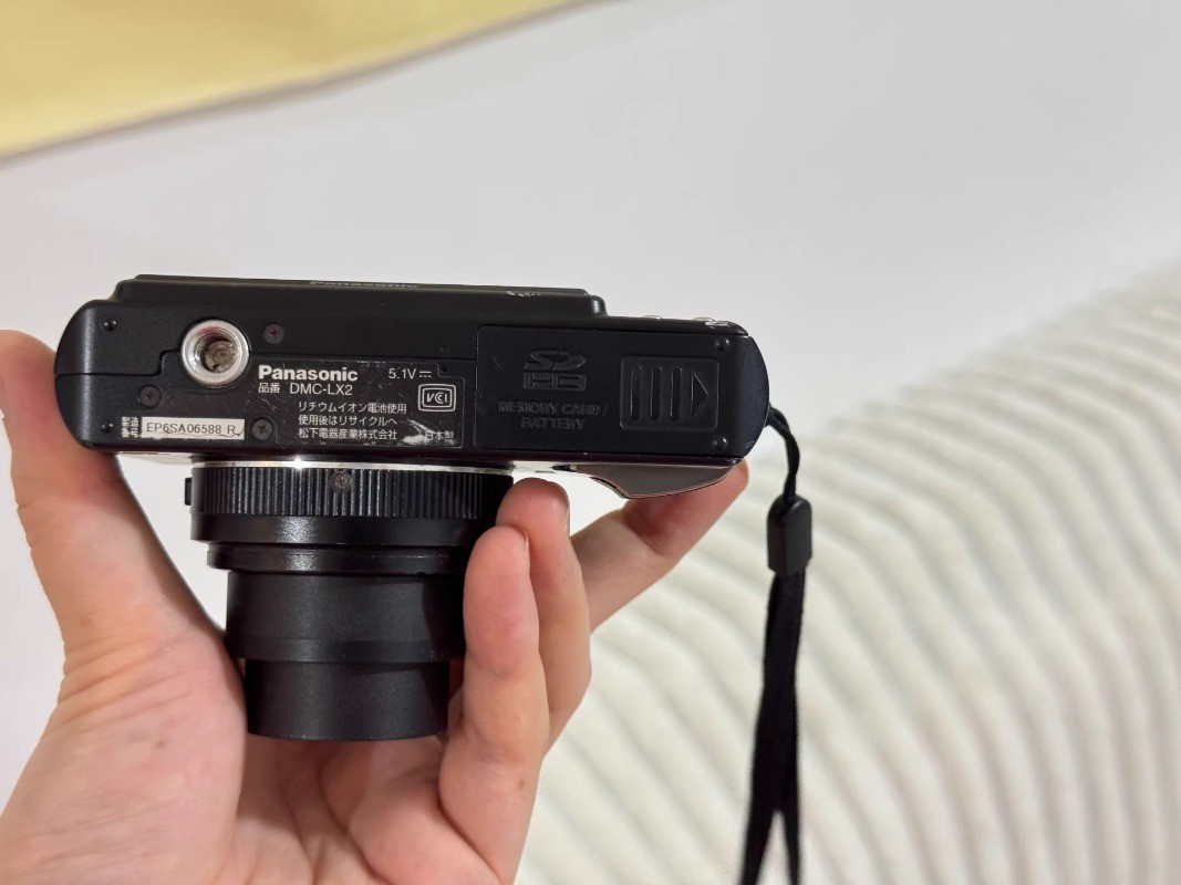 Panasonic Lumix DMC-LX2 Black 10.2MP Digital Camera Leica Lens