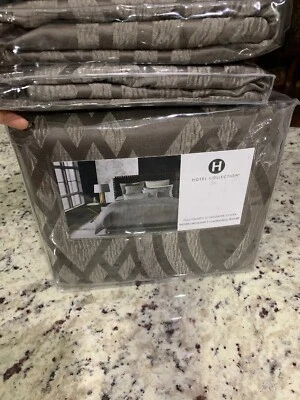 New Hotel Collection Dimensions Brown F/Queen Duvet Cover & Two Standard Shams! - Image 1 of 4