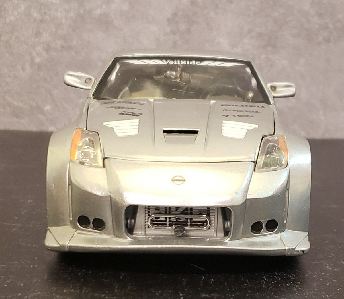 Nissan 350Z 1/24 完成品プラモデル 1:24 Nissan 350Z Z33 FairladyZ Version ST '07 | AOS-053089