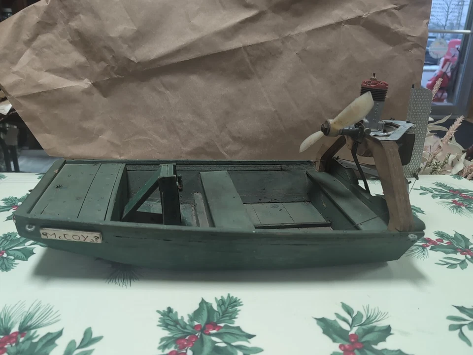 Vintage McCoy Tether Boat model airplane engine car Hydroplane - Image 2 of 4