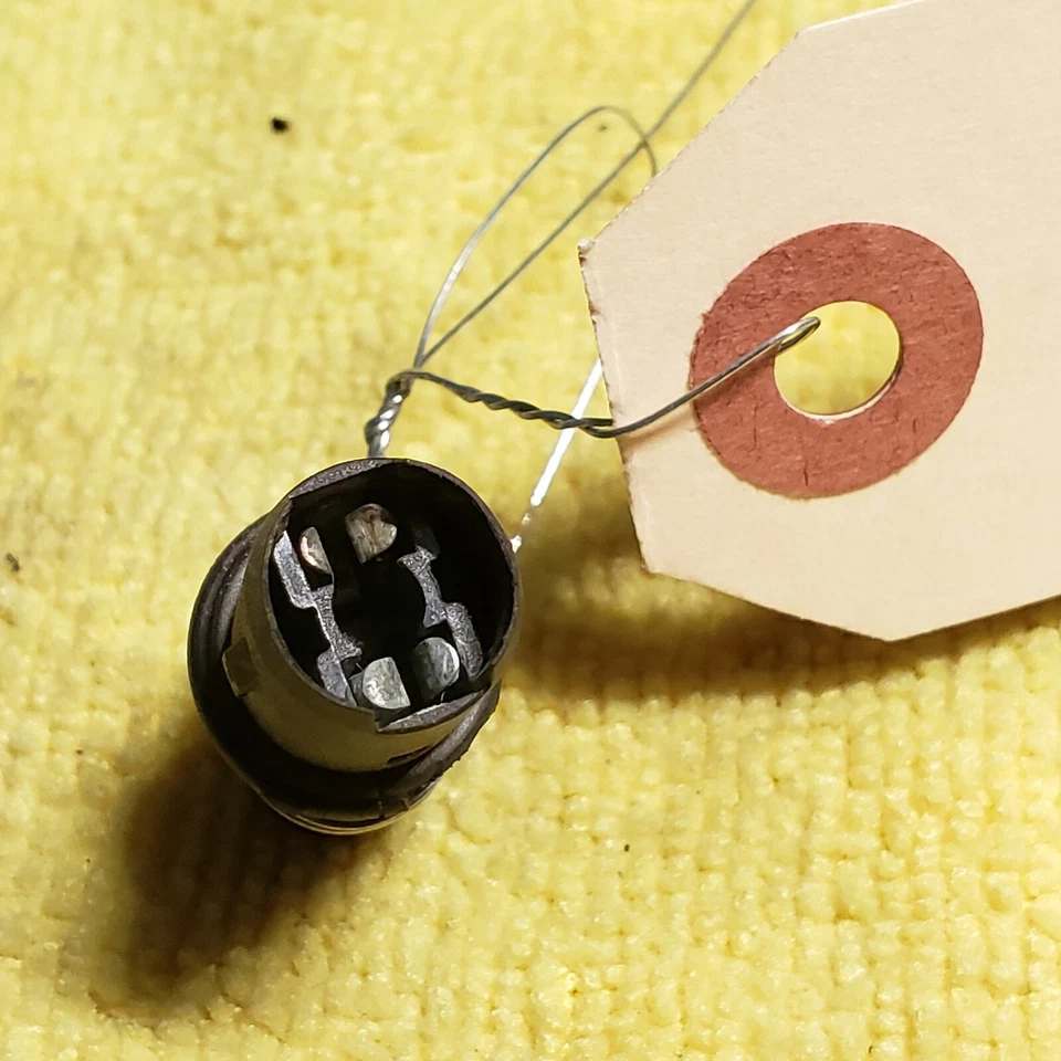 *FRONT BUMPER SIDE MARKER BULB SOCKET* 适用于 1996 - 2002 宝马 Z3 原始设备制造商 * 免运费* — 第 2/2 张图片