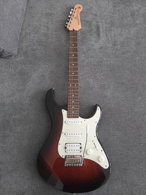 Yahama Pacifica 112 J mit Zubehör  