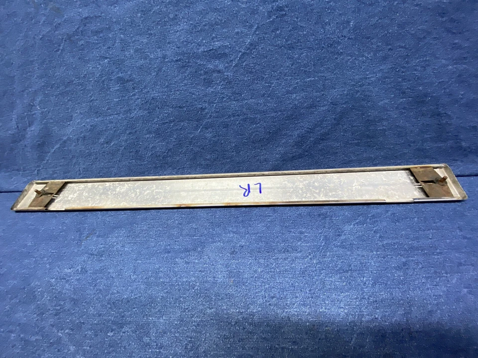 1990 1991 1992 Cadillac Fleetwood Brougham porta traseira esquerda acabamento inferior de aço inoxidável - Imagem 4 de 4