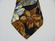 BUGATTI - FLORAL PRINT - VINTAGE - MADE IN USA - 100% ITALIAN SILK NECK TIE!
