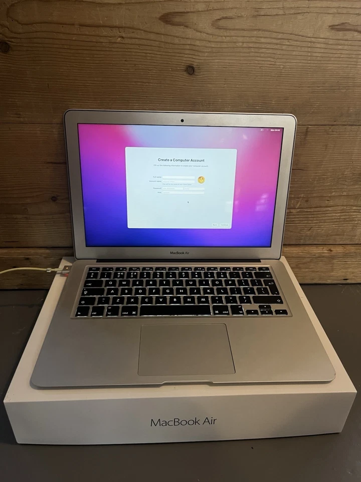 Apple MacBook Air 13" 2017 · i7 · 8GB · 256GB, photo 1 of 3