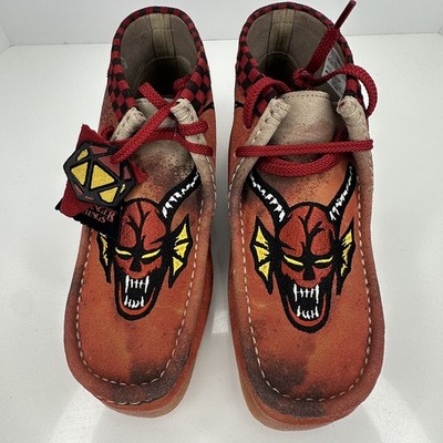 Clarks Wallabee Evo STRANGER THINGS Hellfire Club MENS Size 8 Dark Sand NEW
