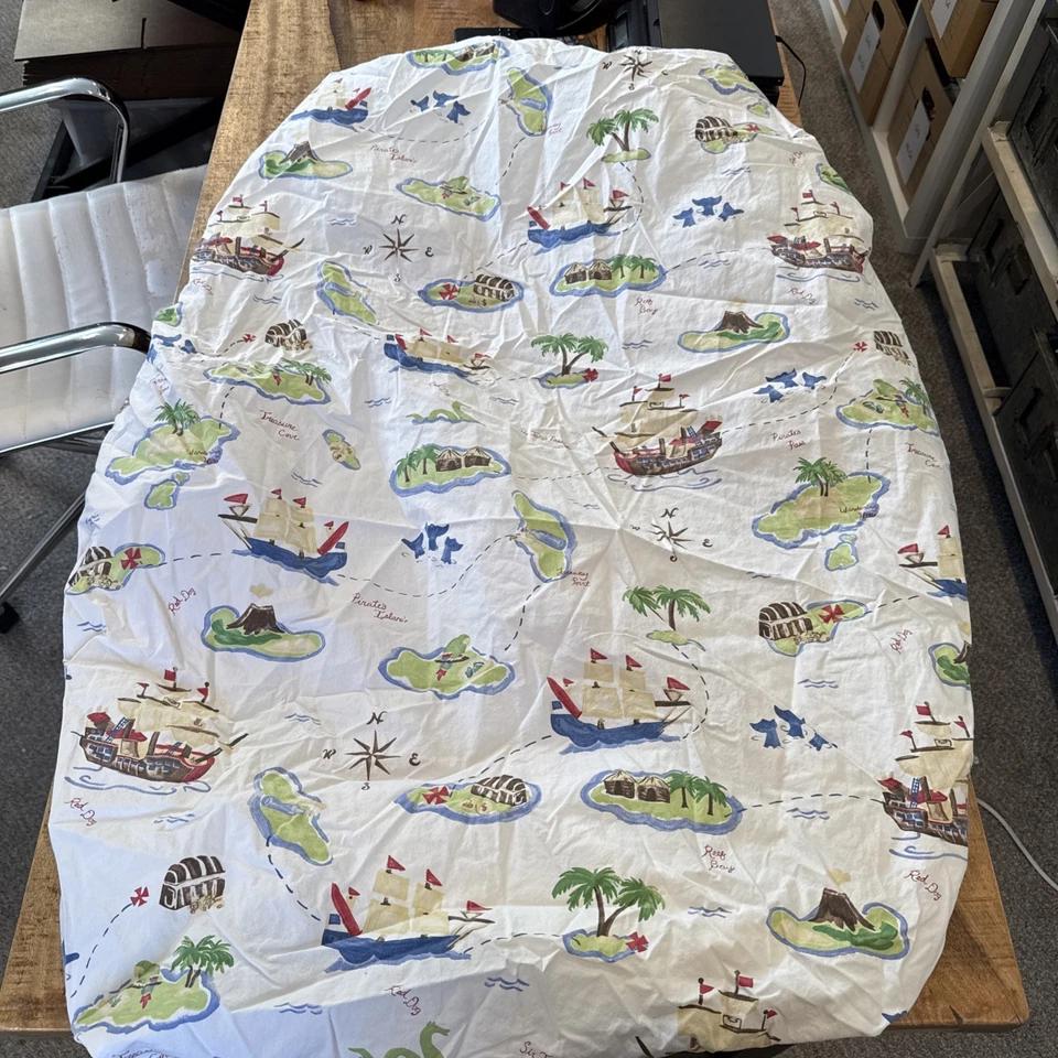 Pottery Barn Niños Colorido Mapa Pirata Barco Pirata Sábana Ajustable Cuna Cama para Niños Pequeños Foto 2 de 4