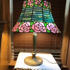 Beautiful 22  Floral Metal Stained Glass Double Bulb Table Lamp