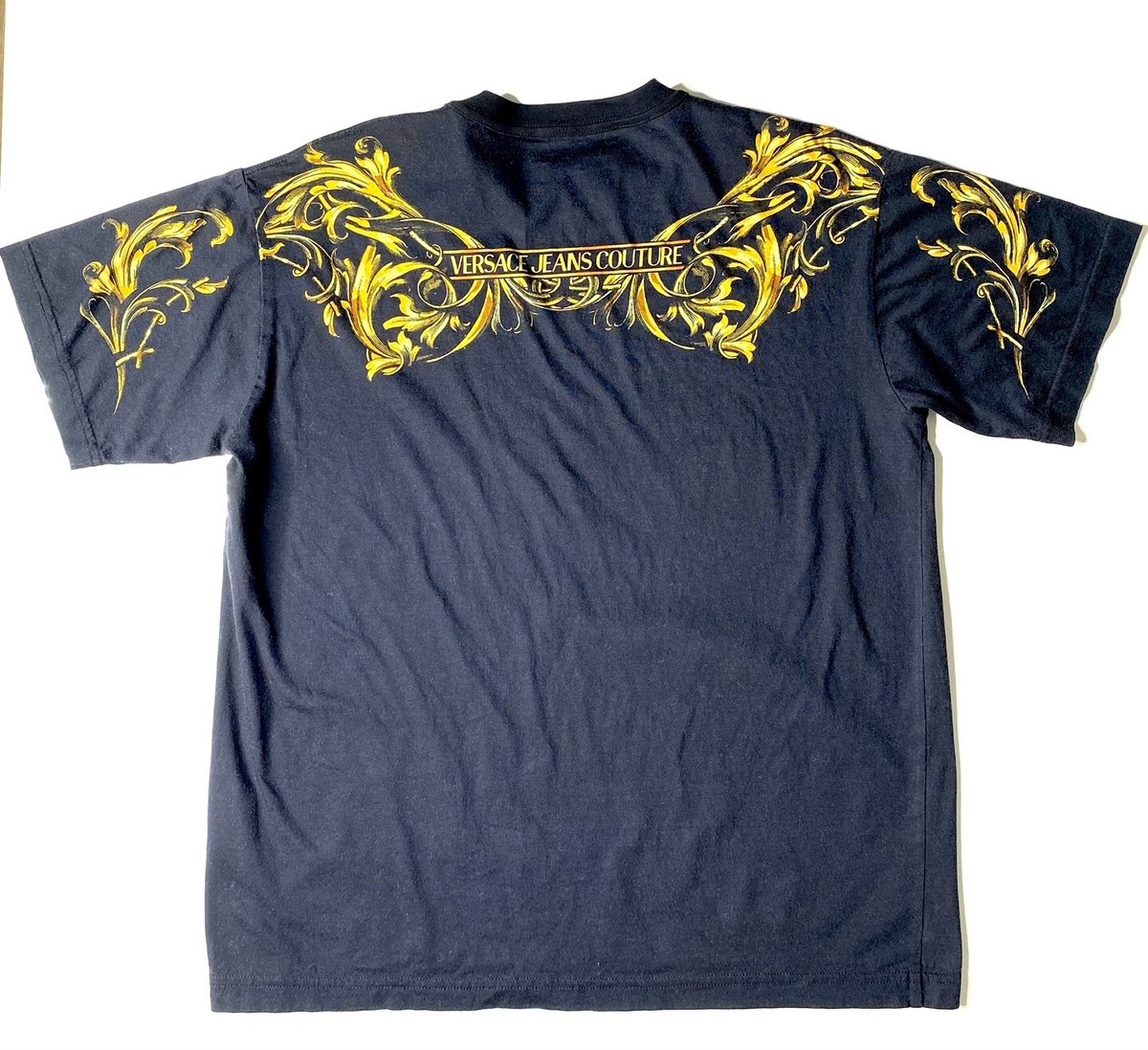 Tシャツ・カットソー VERSACE FW25 Black cotton t-shirt (10084811A08489 1B000) Versace Logo Cotton T-shirt In Black | ModeSens